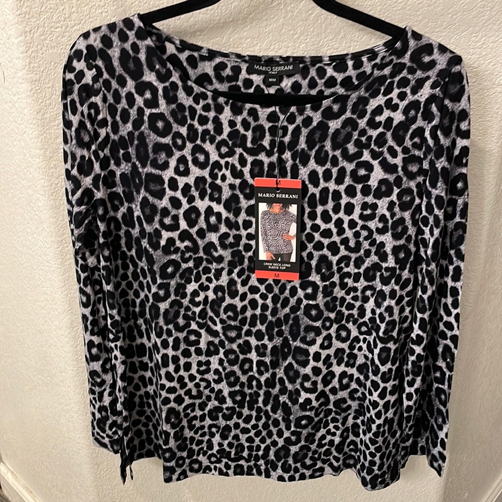 NWT Mario Serrani gray leopard print crew neck tunic top. Sizes M & L